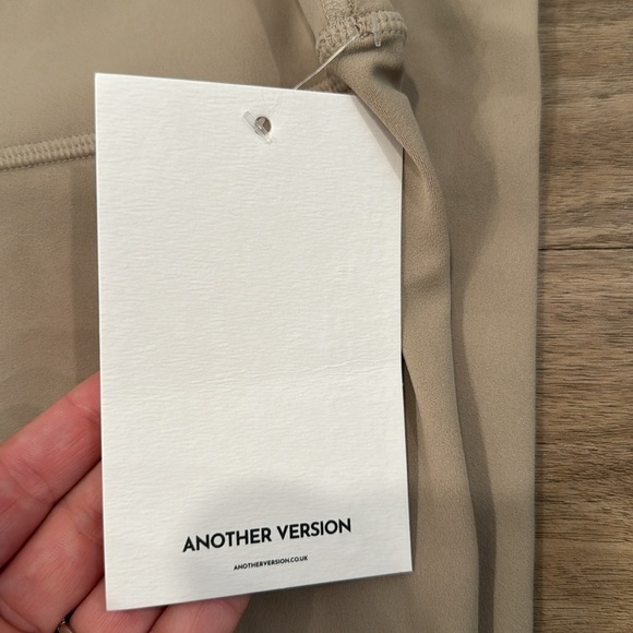 Another Version Second Skin Legging in Mink - Picture 4 of 6